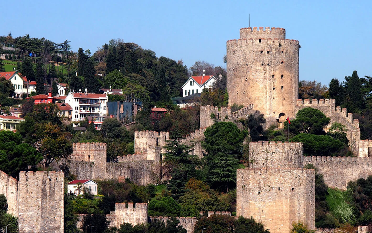 Çeşme Castle